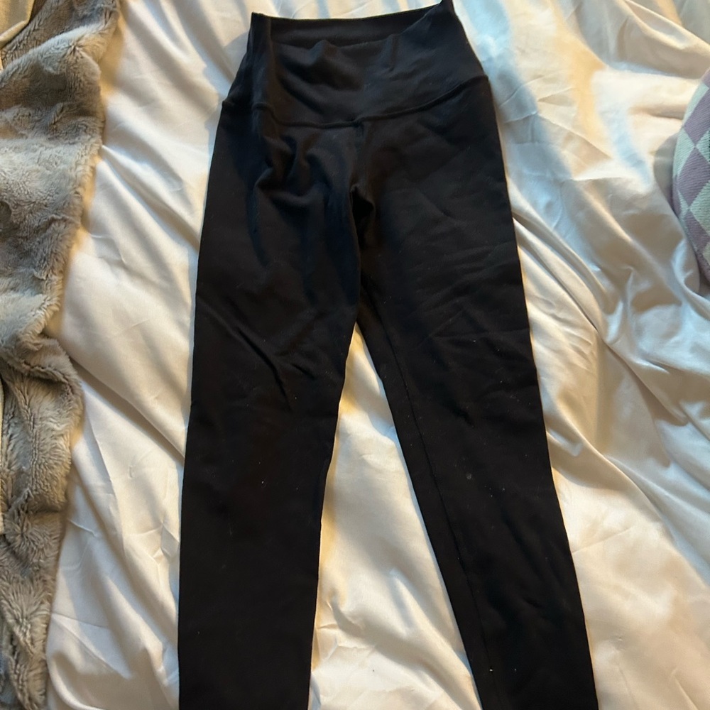 Alo Leggings - Picture 2 of 3